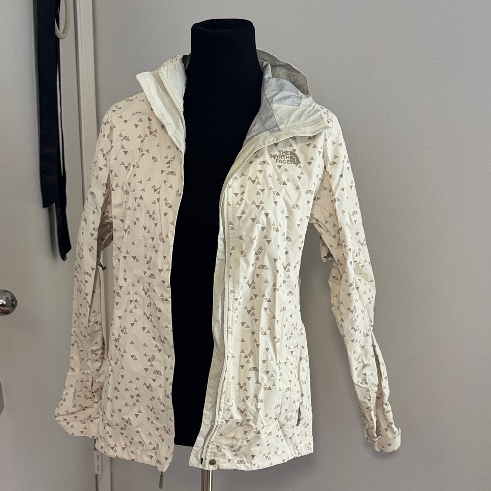 The North Face Women's Cream Triangle-Print Hooded Shell Jacket